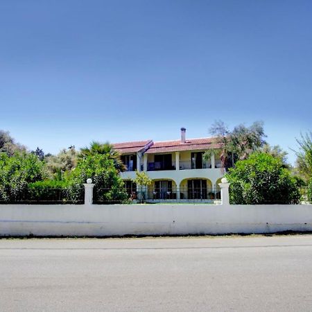 ホテル La Casa De Dalia レフキンミ エクステリア 写真