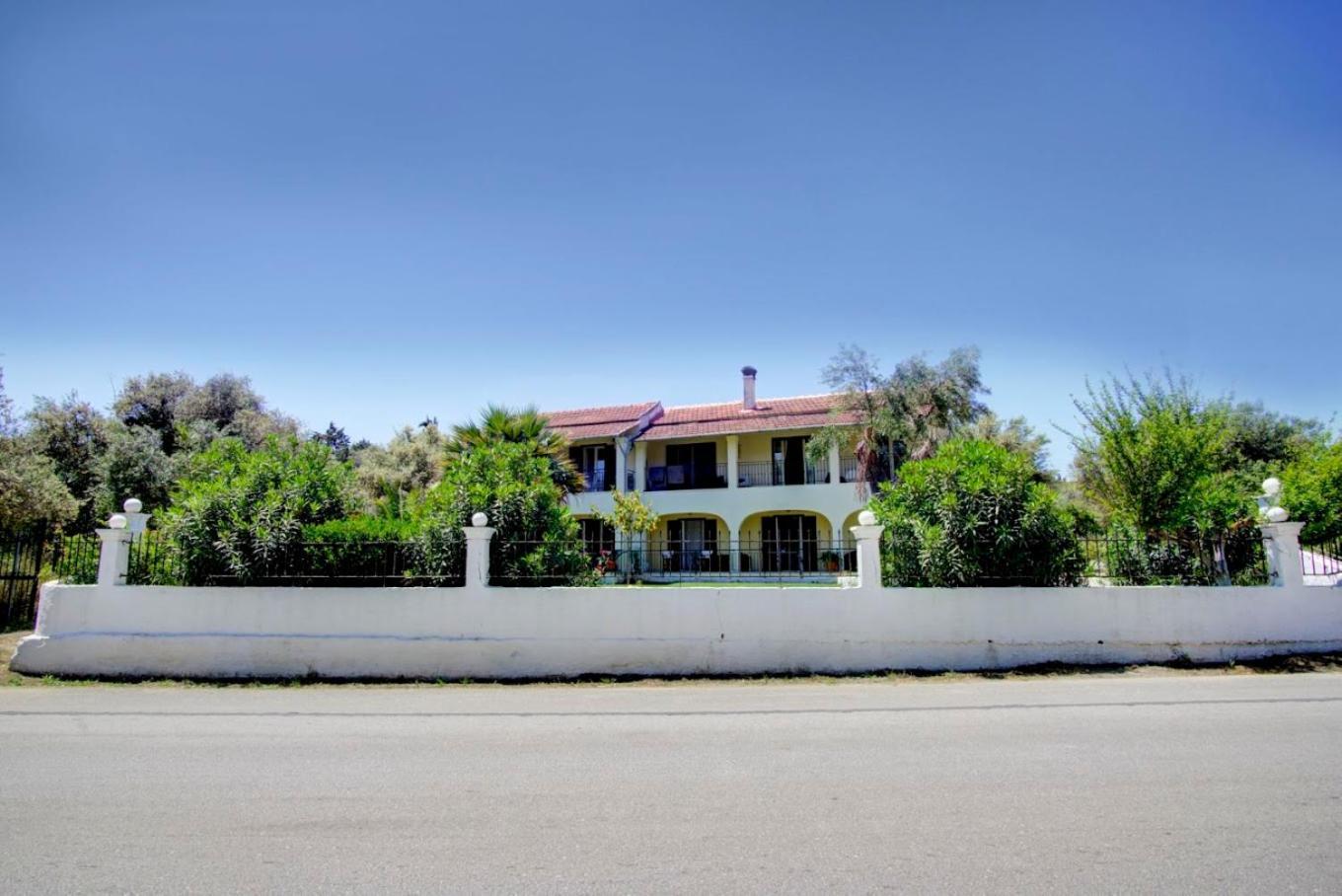 ホテル La Casa De Dalia レフキンミ エクステリア 写真