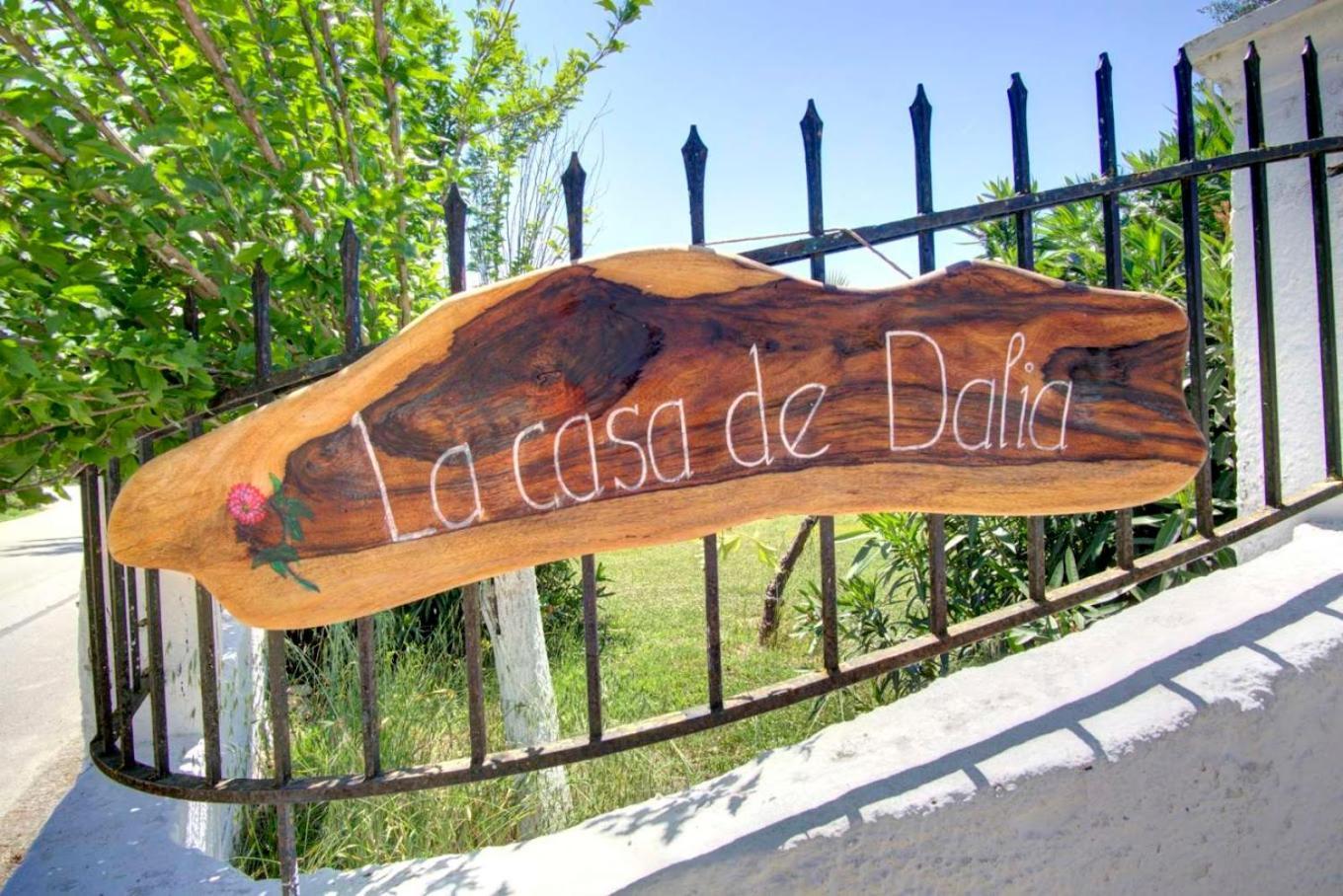 ホテル La Casa De Dalia レフキンミ エクステリア 写真