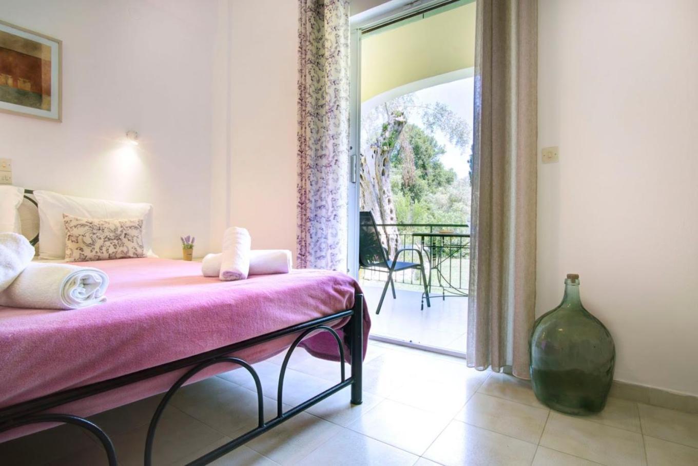 ホテル La Casa De Dalia レフキンミ エクステリア 写真