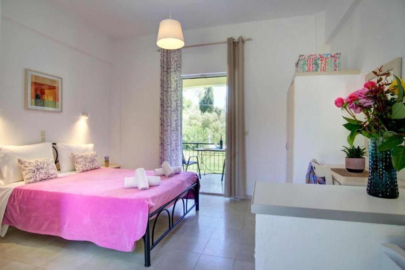 ホテル La Casa De Dalia レフキンミ エクステリア 写真