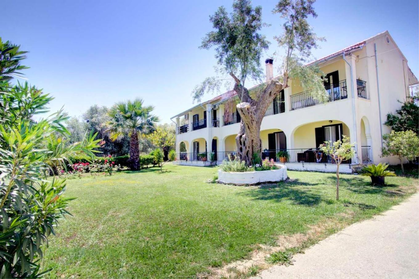 ホテル La Casa De Dalia レフキンミ エクステリア 写真
